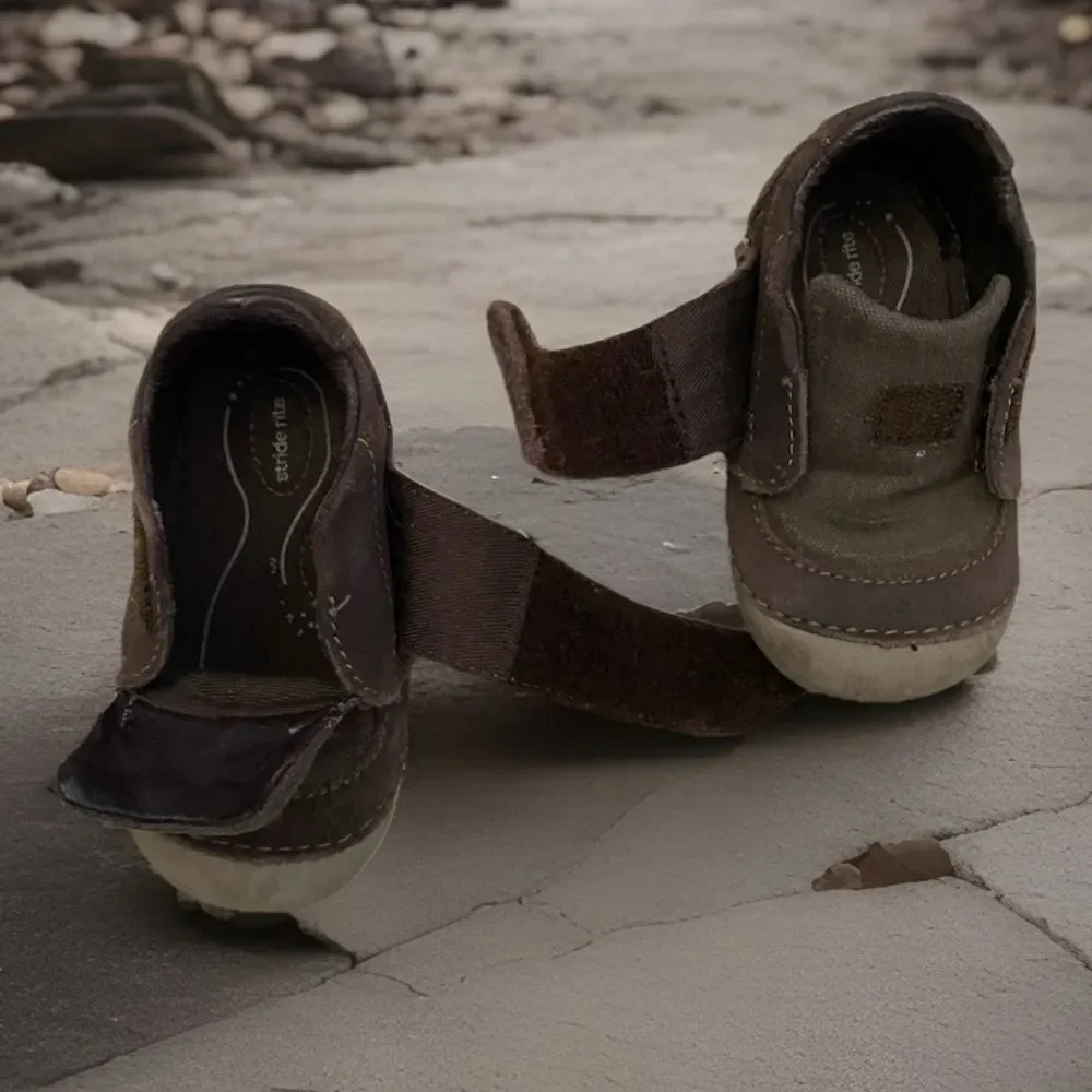 Stride Rite Brown Kids Shoes larger Velcro
